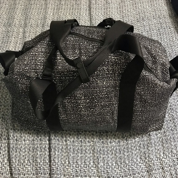lululemon small duffle bag